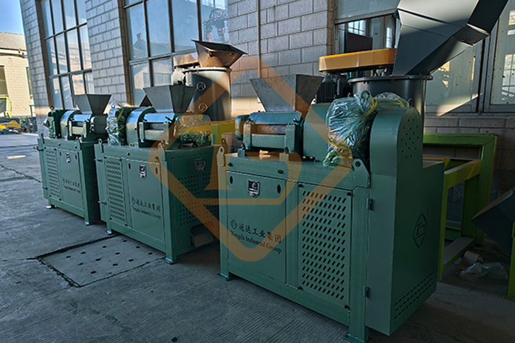 新型对辊挤压造粒?1.jpg 新型对辊挤压造粒?1.jpg